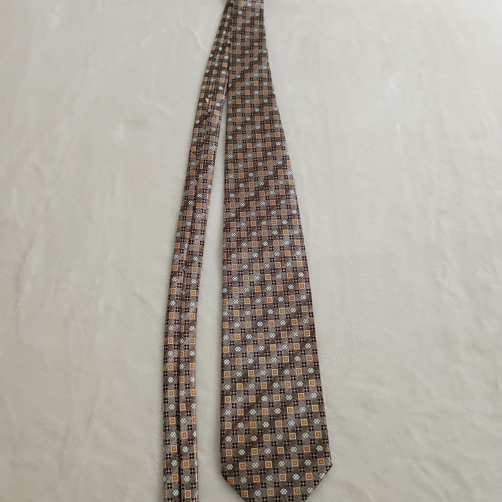 Elegant Geometric Patterned Tie